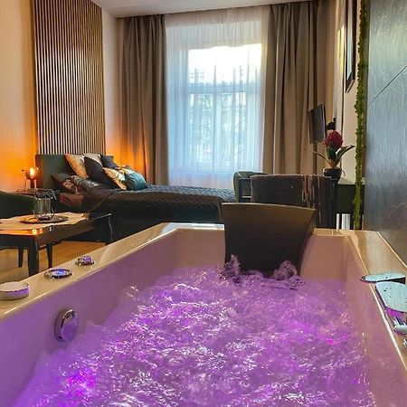 Apartament Czarny Z Jacuzzi Краков Экстерьер фото