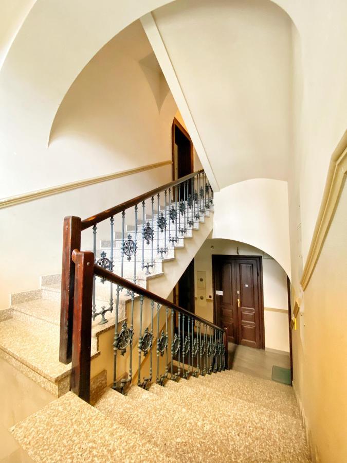 Apartament Czarny Z Jacuzzi Краков Экстерьер фото